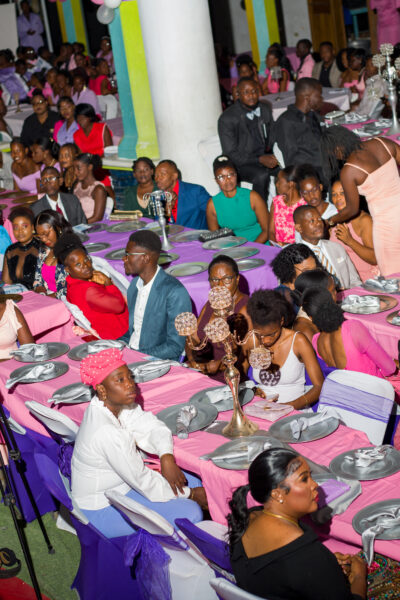 L'ensembles des etudiants et parents qui etait present lors du 25eme anniversaire de l'ENIASM.